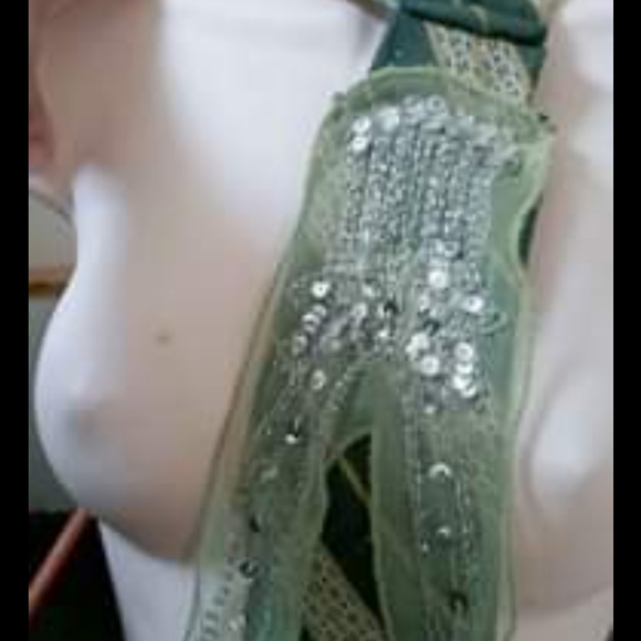 Vintage tie made into a neck piece it can be used as a statement piece and warm - Picture 6 of 6